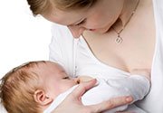 Hospitals Doing Better Job of Promoting Breast-feeding: CDC